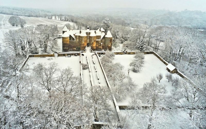 (par drône) Ratilly brun dans neige